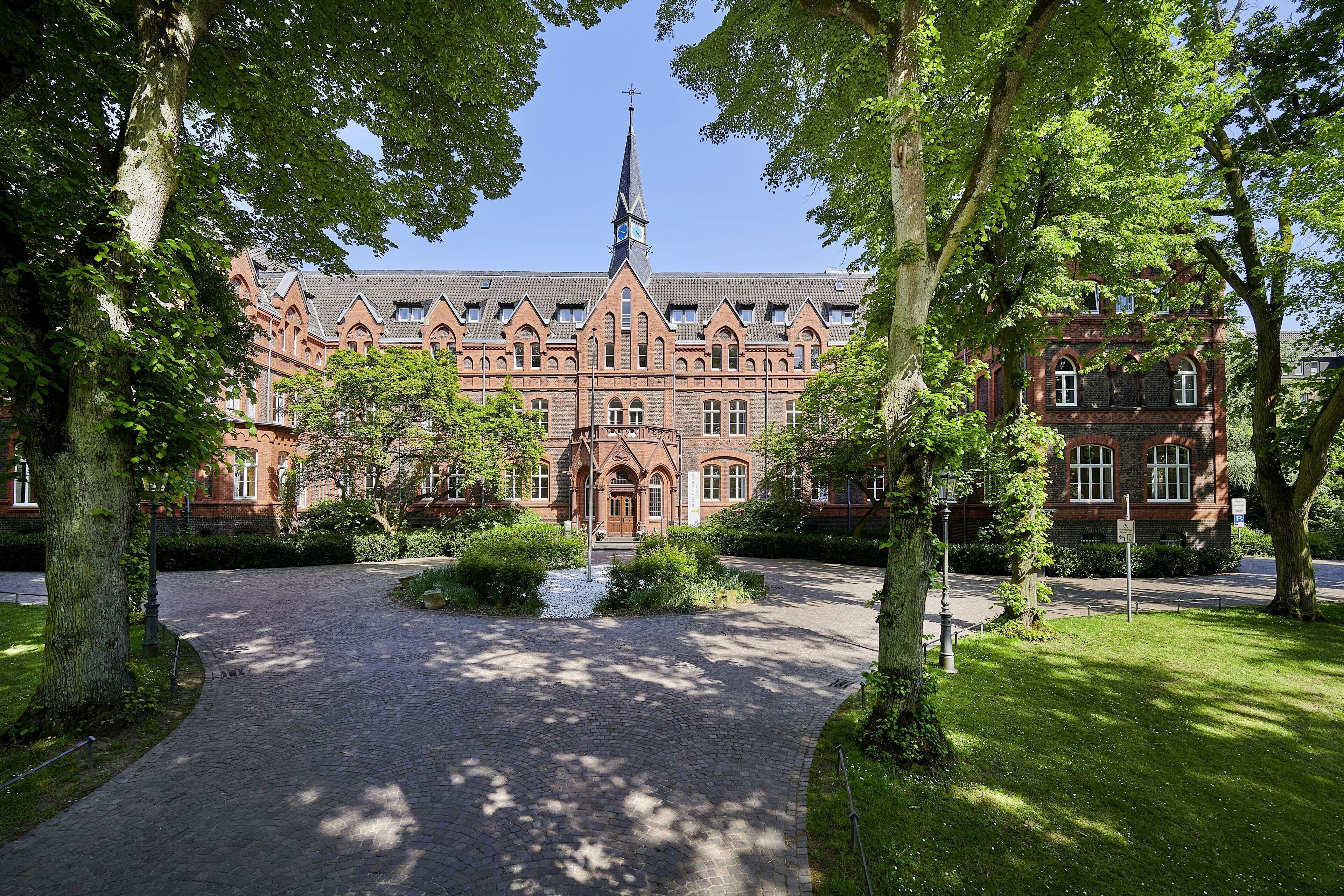 Mutterhaus Hotel 4*